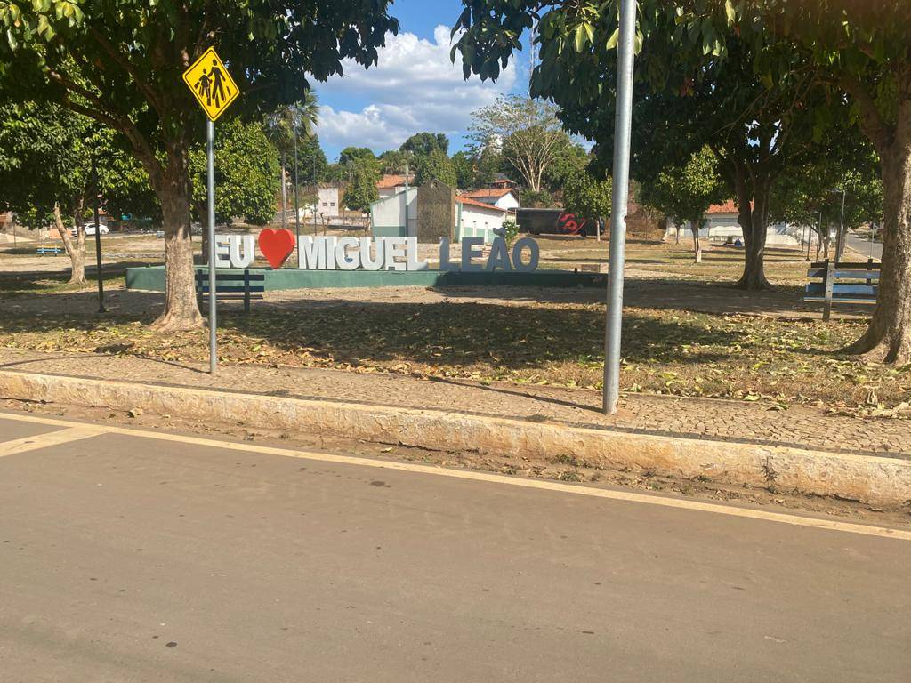Miguel Leão: população reclama de descaso com as praças da cidade
